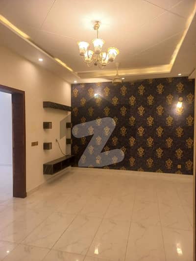 ڈی ایچ اے فیز 8 سابقہ ایئر ایوینیو ڈی ایچ اے فیز 8 ڈی ایچ اے ڈیفینس لاہور میں 4 کمروں کا 8 مرلہ مکان 1 لاکھ میں کرایہ پر دستیاب ہے۔