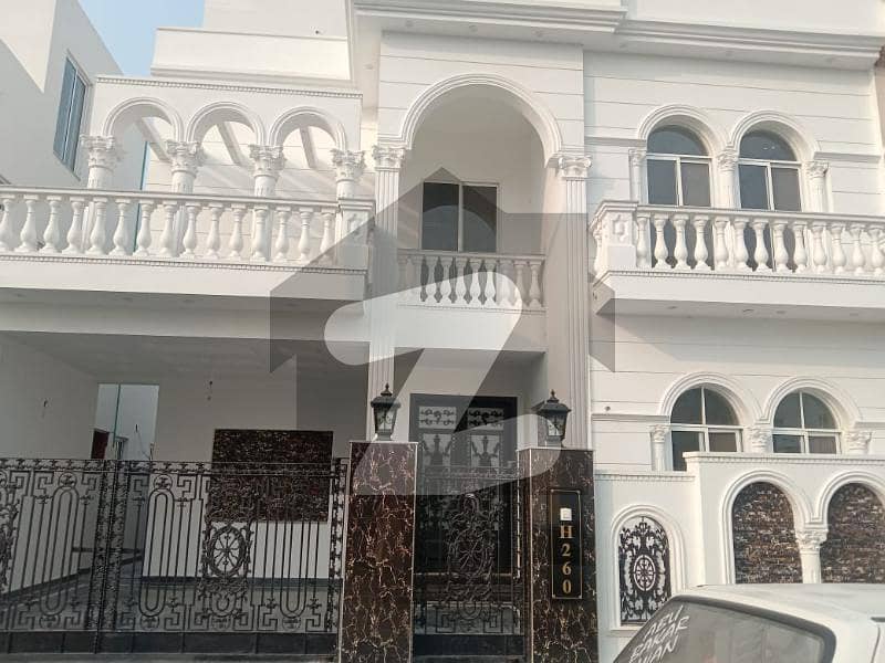 10 Marla Lavish Beautiful House For Sale In Bankers Avenue Housings