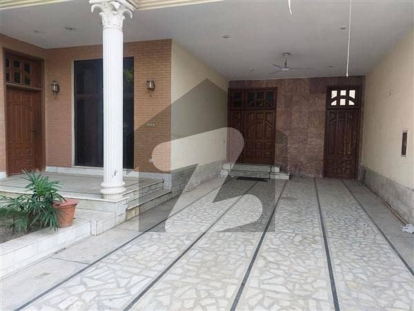 ڈی ایچ اے فیز 1 - بلاک ڈی فیز 1 ڈیفنس (ڈی ایچ اے) لاہور میں 5 کمروں کا 1 کنال مکان 4.75 کروڑ میں برائے فروخت۔
