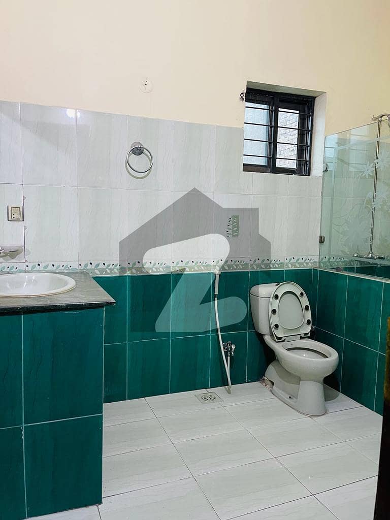 حسن ولاز فیصل آباد میں 3 کمروں کا 3 مرلہ مکان 1.1 کروڑ میں برائے فروخت۔