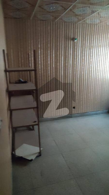 سول ڈیفنس لاہور میں 2 کمروں کا 10 مرلہ بالائی پورشن 25 ہزار میں کرایہ پر دستیاب ہے۔