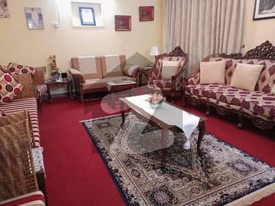 ڈیفینس آفیسر کالونی پشاور میں 4 کمروں کا 1 کنال مکان 8 کروڑ میں برائے فروخت۔