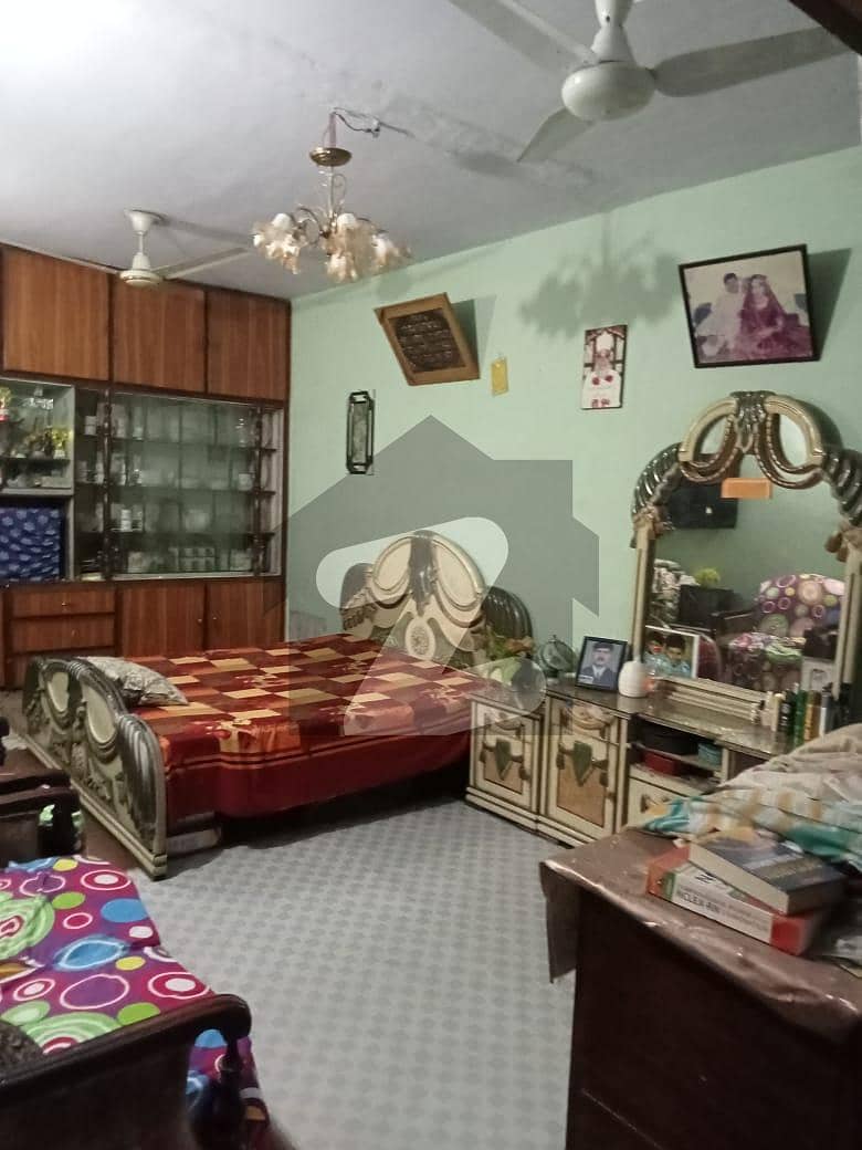 گرین ٹاؤن سیکٹر ڈی 2 لاہور میں 2 کمروں کا 3 مرلہ مکان 75 لاکھ میں برائے فروخت۔