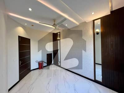 ڈی ایچ اے فیز9 پریزم ڈی ایچ اے ڈیفینس لاہور میں 3 کمروں کا 5 مرلہ مکان 2.65 کروڑ میں برائے فروخت۔
