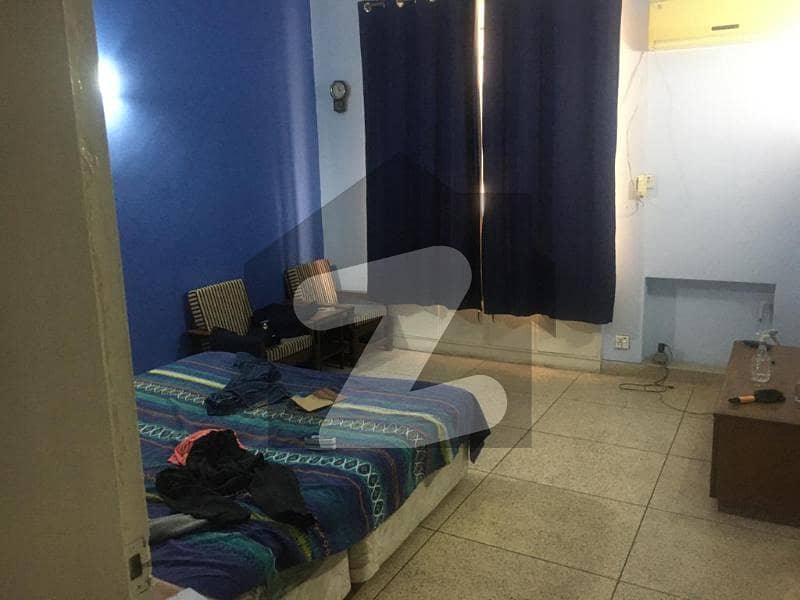 شادمان ون شادمان لاہور میں 3 کمروں کا 9 مرلہ مکان 4 کروڑ میں برائے فروخت۔