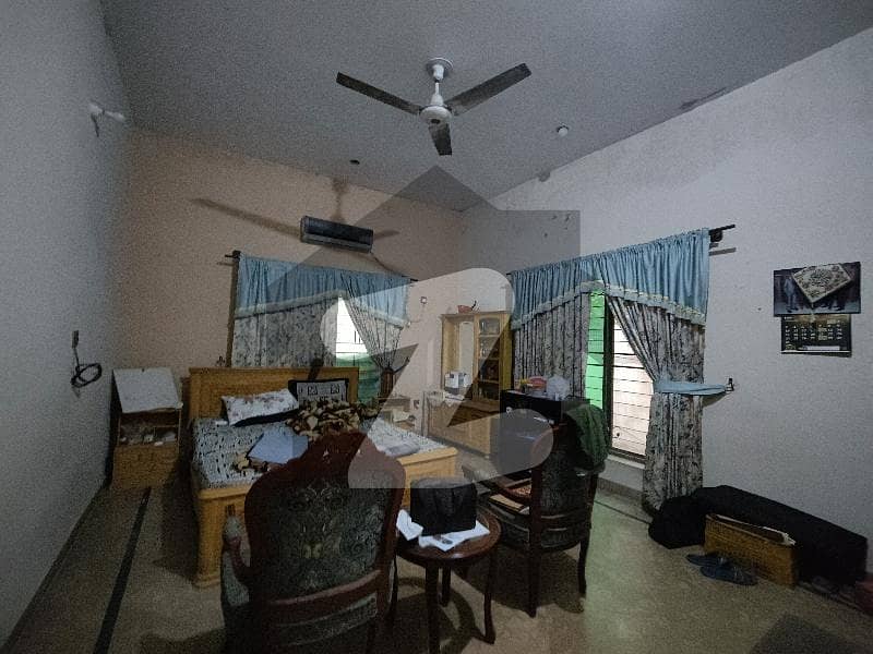 رزاق ولاز ہاؤسنگ سکیم ساہیوال میں 5 کمروں کا 14 مرلہ مکان 2.7 کروڑ میں برائے فروخت۔