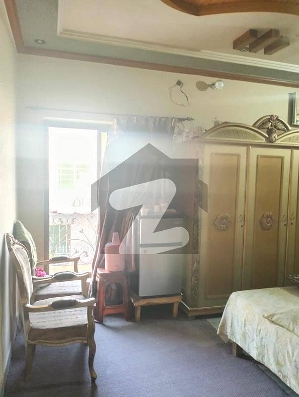 خیابان کالونی 2 فیصل آباد میں 4 کمروں کا 5 مرلہ مکان 1.2 کروڑ میں برائے فروخت۔