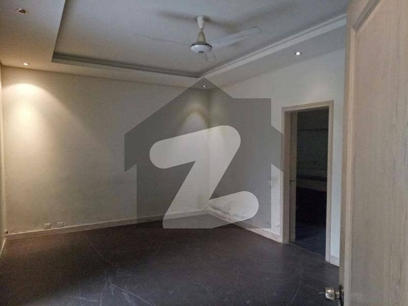 ماڈل ٹاؤن ۔ بلاک بی ماڈل ٹاؤن لاہور میں 8 کمروں کا 3 کنال مکان 4.5 لاکھ میں کرایہ پر دستیاب ہے۔