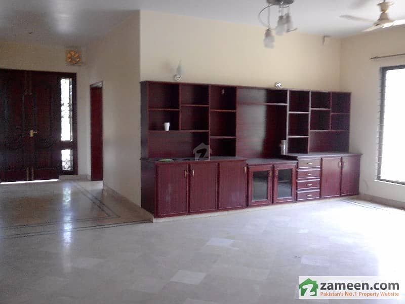 DHA 25 Marla Wonderful Facing Park Upper Portion With Separate Gate For Rent In Phase 1