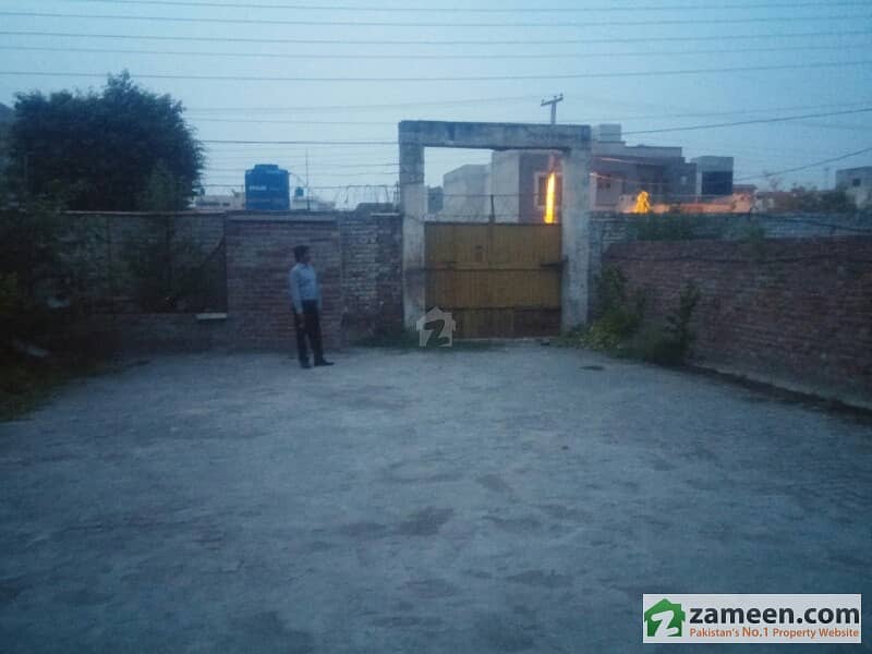 10 mrla plot available for Workshop, Wharehouse & Parking of Car Showroom. 
