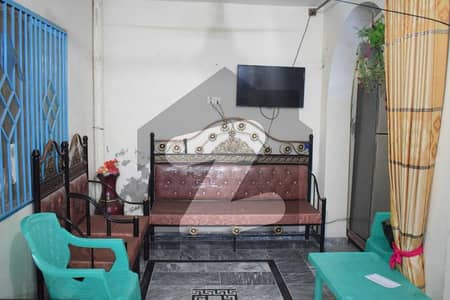 فضائیہ کالونی راولپنڈی میں 6 کمروں کا 5 مرلہ مکان 40 ہزار میں کرایہ پر دستیاب ہے۔