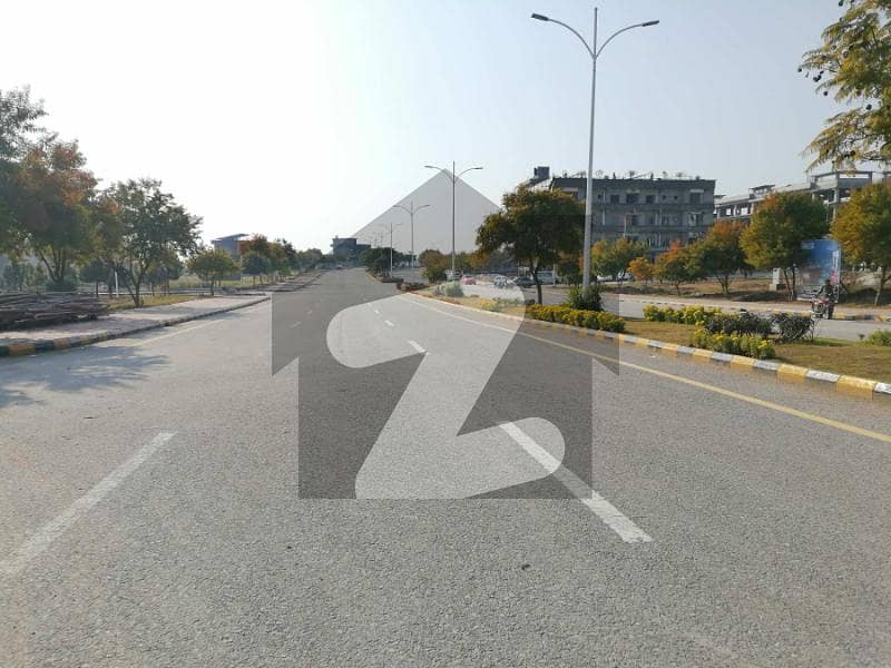 10 MARLA PLOT AVAILABLE FOR URGENT SALE IN GULBERG ISLAMABAD BEST LOCATION
