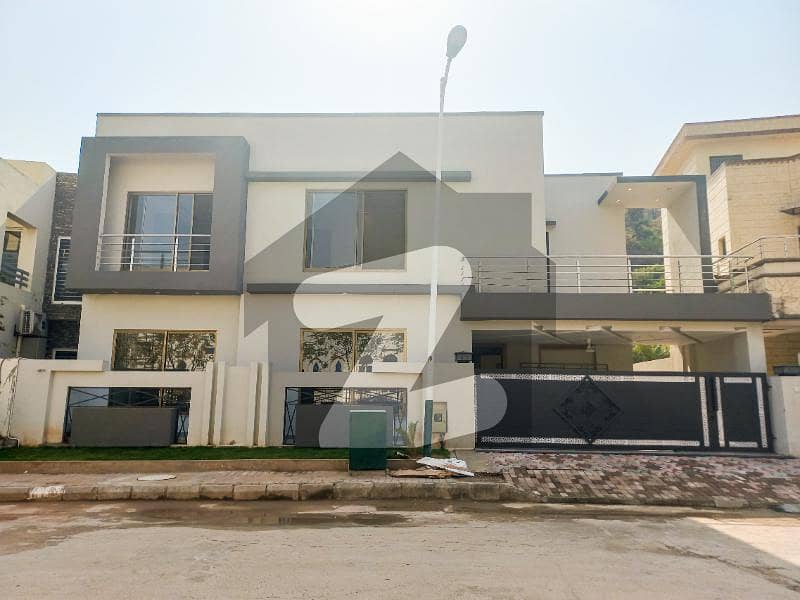 بحریہ انٹلیکچول ویلج بحریہ ٹاؤن راولپنڈی راولپنڈی میں 5 کمروں کا 12 مرلہ مکان 4.4 کروڑ میں برائے فروخت۔