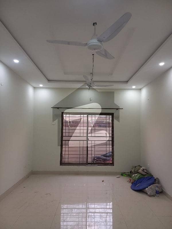 Lda Avenue One 10 Marla Portion  For Rent