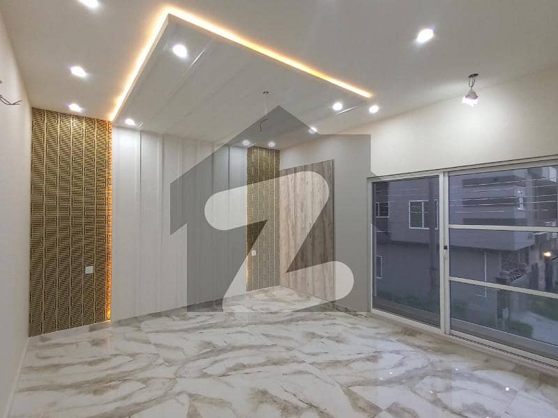 کینال ایکسپریس فیصل آباد میں 3 کمروں کا 5 مرلہ مکان 2.25 کروڑ میں برائے فروخت۔