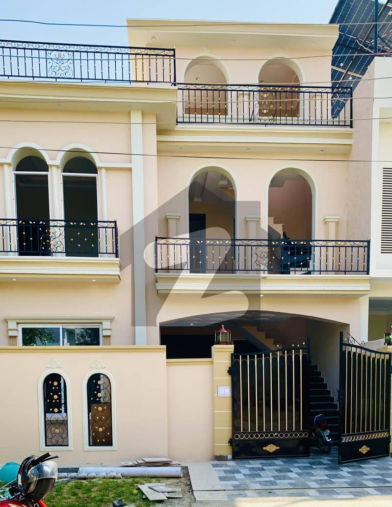گورنمنٹ سرونٹس ہاؤسنگ سکیم بہاولپور میں 4 کمروں کا 7 مرلہ مکان 2.2 کروڑ میں برائے فروخت۔