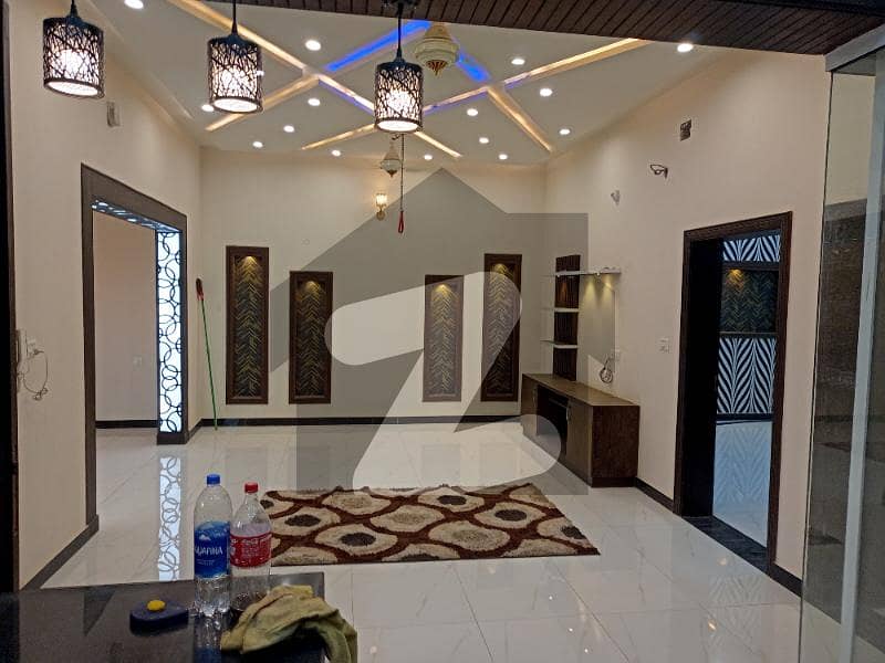 کینال ایکسپریس فیصل آباد میں 4 کمروں کا 6 مرلہ مکان 2 کروڑ میں برائے فروخت۔