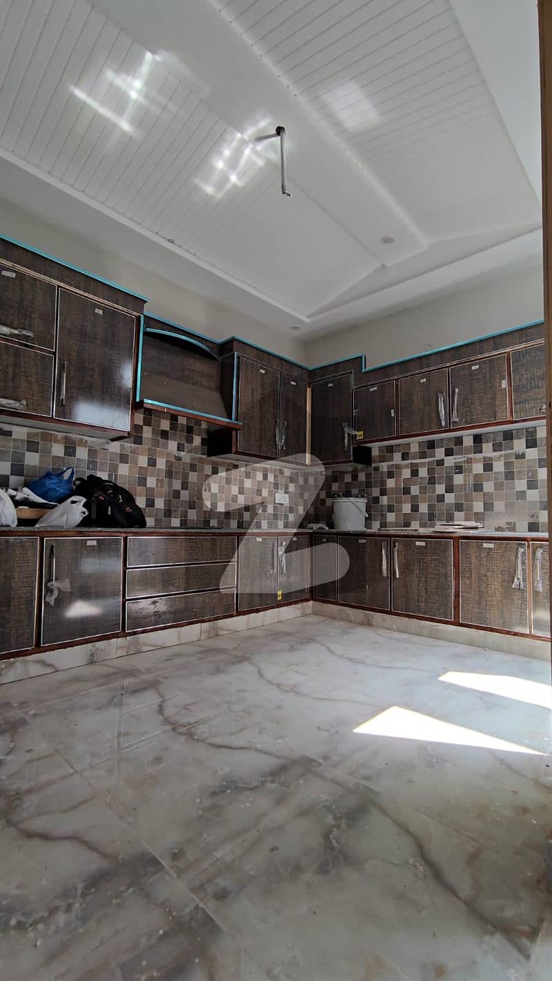 الرحیم ویلی ستیانہ روڈ فیصل آباد میں 5 کمروں کا 5 مرلہ مکان 1.65 کروڑ میں برائے فروخت۔