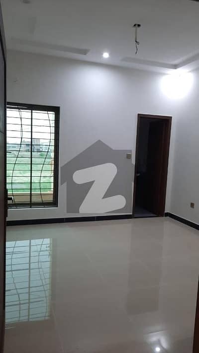 5 Marla House For Sale In Eden Boulevard Main College Road Lhr