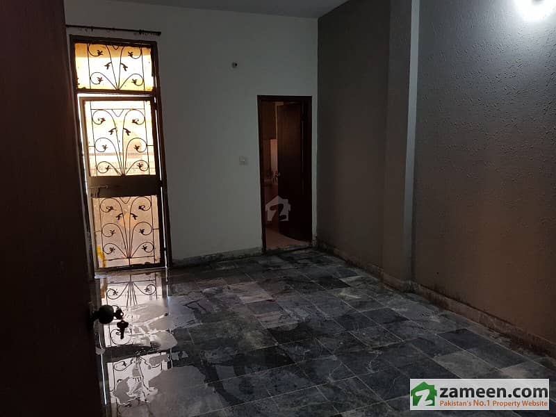 Flat For Rent At Samnabad Near Ptcl Exchange