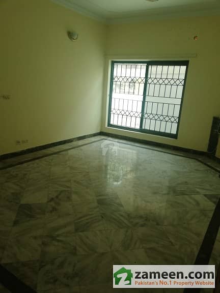 F-11/1 Kanal Ground Portion 3 Bed Fully Marble Beautiful