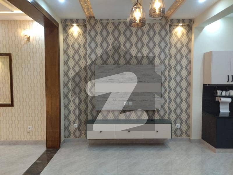 لو کاسٹ ۔ بلاک سی لو کاسٹ سیکٹر بحریہ آرچرڈ فیز 2 بحریہ آرچرڈ لاہور میں 4 کمروں کا 5 مرلہ مکان 1.5 کروڑ میں برائے فروخت۔