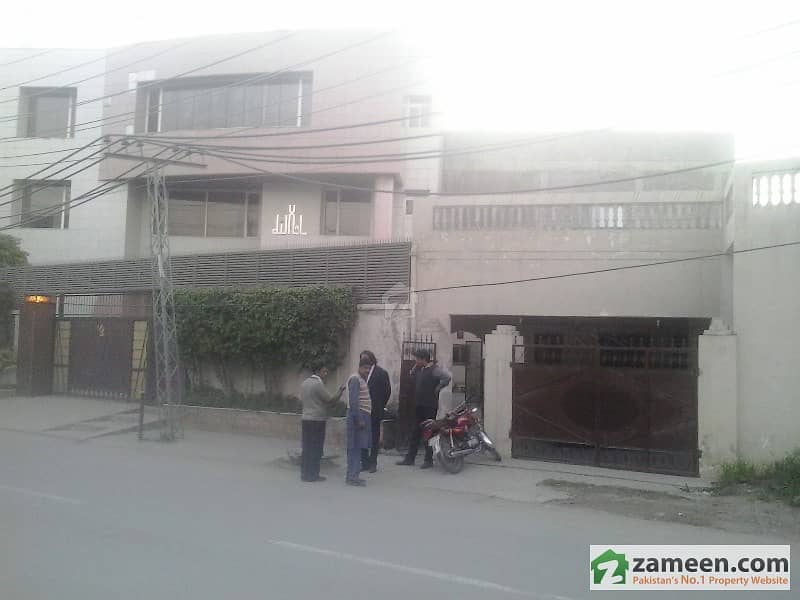 House Of 2. 5 Kanal For Sale In Gulberg Phase 2