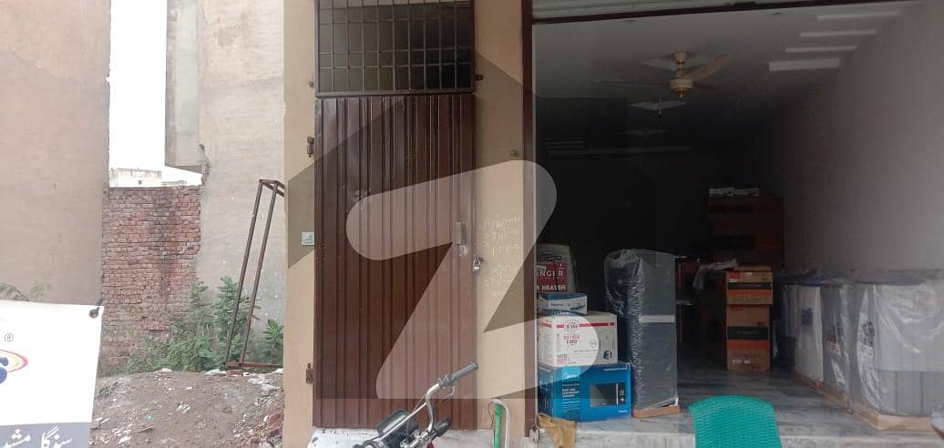 2.5 Marla Flat Situated In Makkah Commercial Market For rent