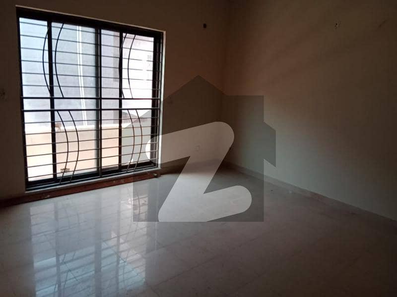 10 Marla Upper Portion for Rent In uet housing Society Lahore