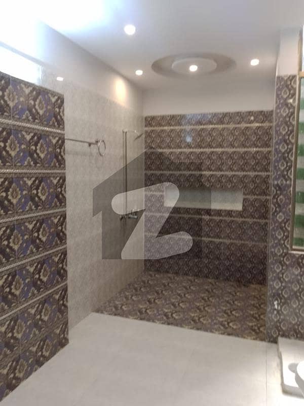 رحمان گارڈنز لاہور میں 6 کمروں کا 1 کنال مکان 5 کروڑ میں برائے فروخت۔