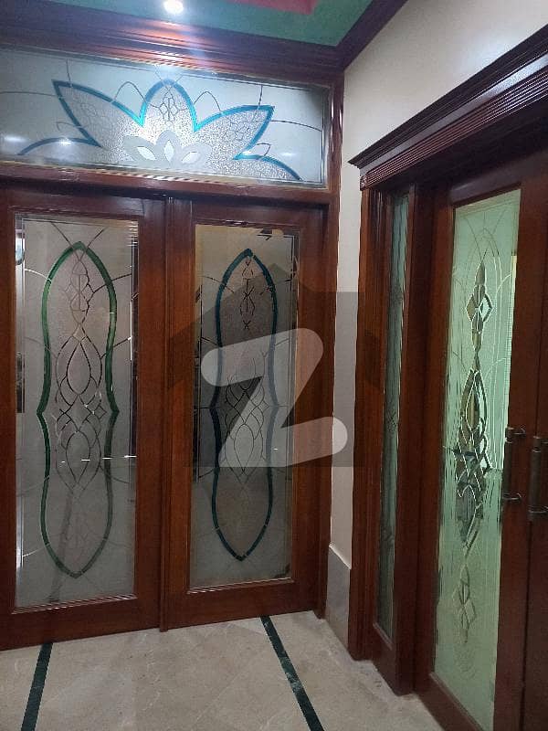 سعید کالونی فیصل آباد میں 4 کمروں کا 12 مرلہ مکان 4.5 کروڑ میں برائے فروخت۔