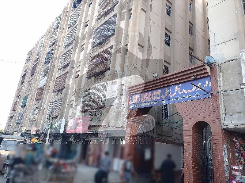 گلستانِِ جوہر ۔ بلاک 19 گلستانِ جوہر کراچی میں 1 کمرے کا 2 مرلہ فلیٹ 17 لاکھ میں برائے فروخت۔