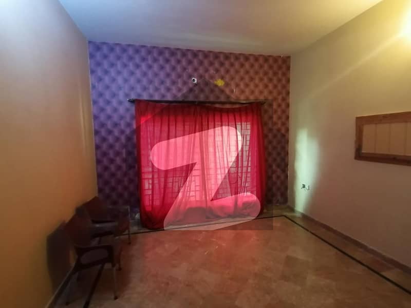 Bukhari Colony Lower Portion Sized 5.5 Marla For rent