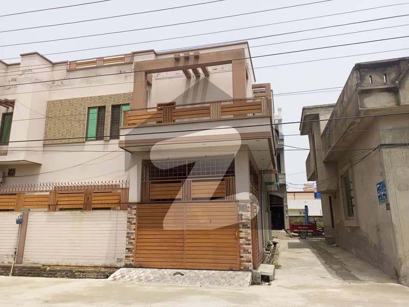 5.5 Marla House For sale In Gulshan Colony