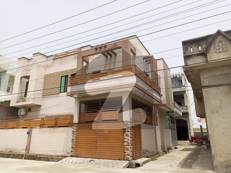 Spacious 5.5 Marla House Available For sale In Gulshan Colony