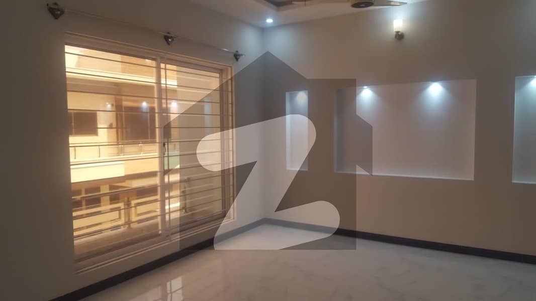 20 Marla House In Central Habibullah Colony For sale