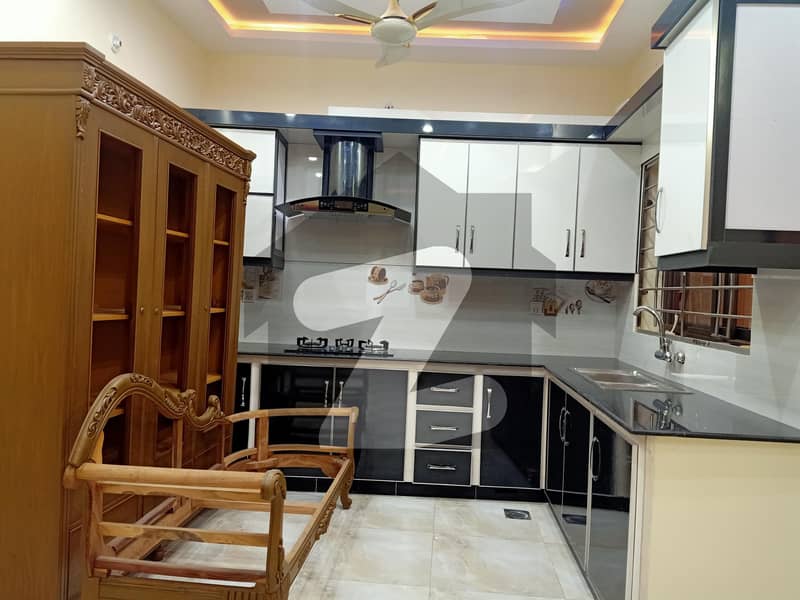 اسلام نگر گجرات میں 5 کمروں کا 5 مرلہ مکان 1.5 کروڑ میں برائے فروخت۔