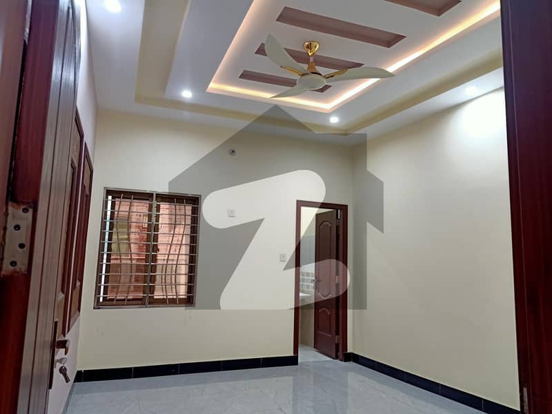 اسلام نگر گجرات میں 5 کمروں کا 5 مرلہ مکان 1.5 کروڑ میں برائے فروخت۔