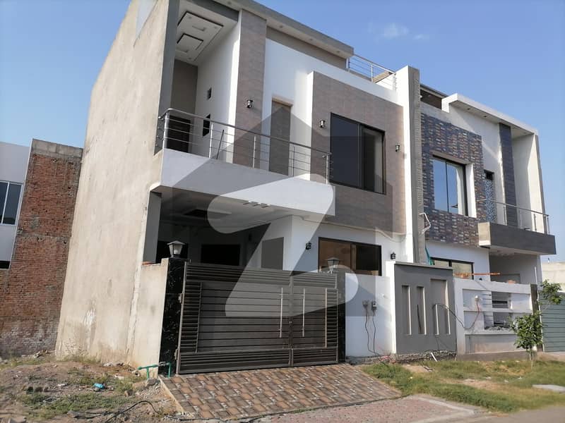 Ideally Located House For sale In Model Town Available