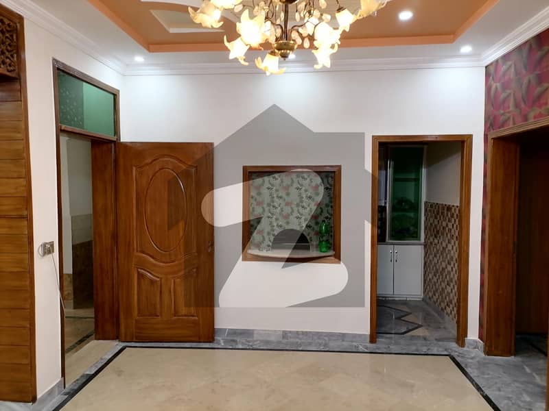 گلشنِ راوی لاہور میں 5 کمروں کا 10 مرلہ مکان 3.2 کروڑ میں برائے فروخت۔
