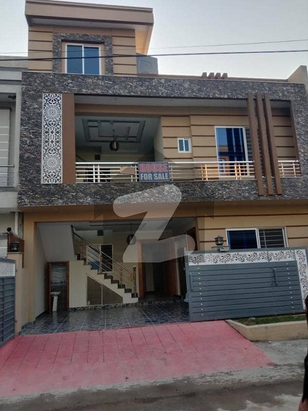 سوان گارڈن ۔ بلاک ایچ سوان گارڈن اسلام آباد میں 4 کمروں کا 6 مرلہ مکان 2.2 کروڑ میں برائے فروخت۔