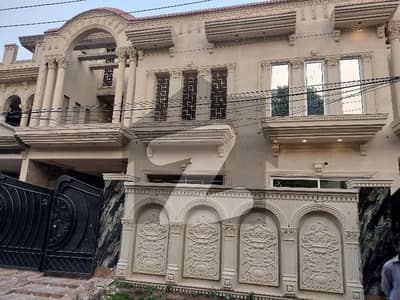 جوہر ٹاؤن فیز 1 جوہر ٹاؤن لاہور میں 5 کمروں کا 10 مرلہ مکان 3.85 کروڑ میں برائے فروخت۔