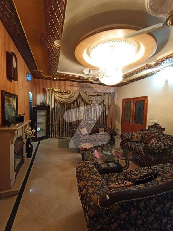 آرکیٹیکٹس انجنیئرز ہاؤسنگ سوسائٹی لاہور میں 5 کمروں کا 1 کنال مکان 5 کروڑ میں برائے فروخت۔