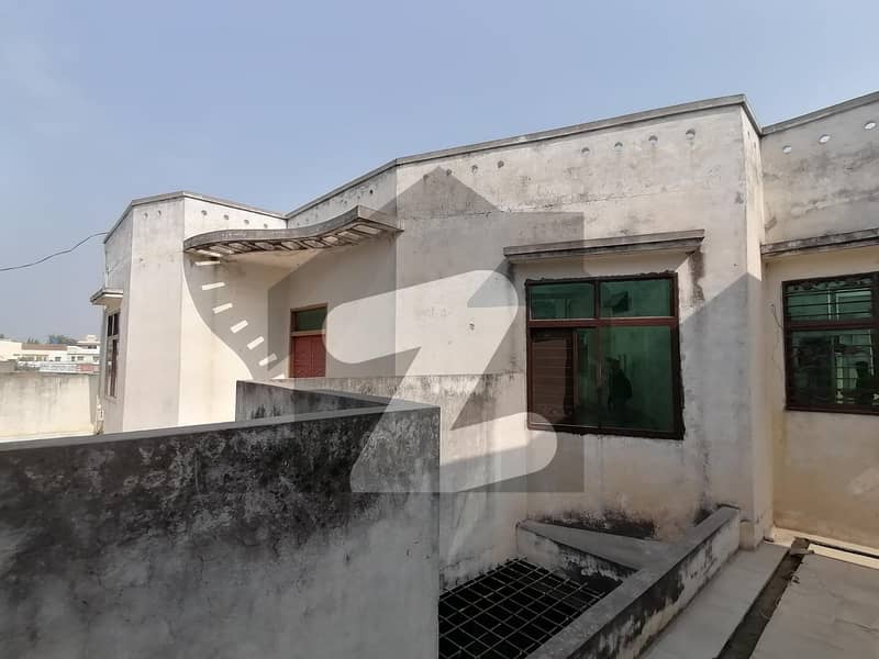 Building Of 10 Marla In Aziz Bhatti Shaheed Road Is Available