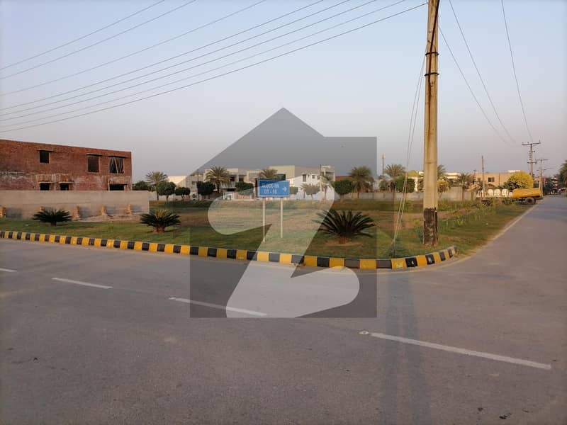 22 Marla Spacious Residential Plot Available In Cantt For sale