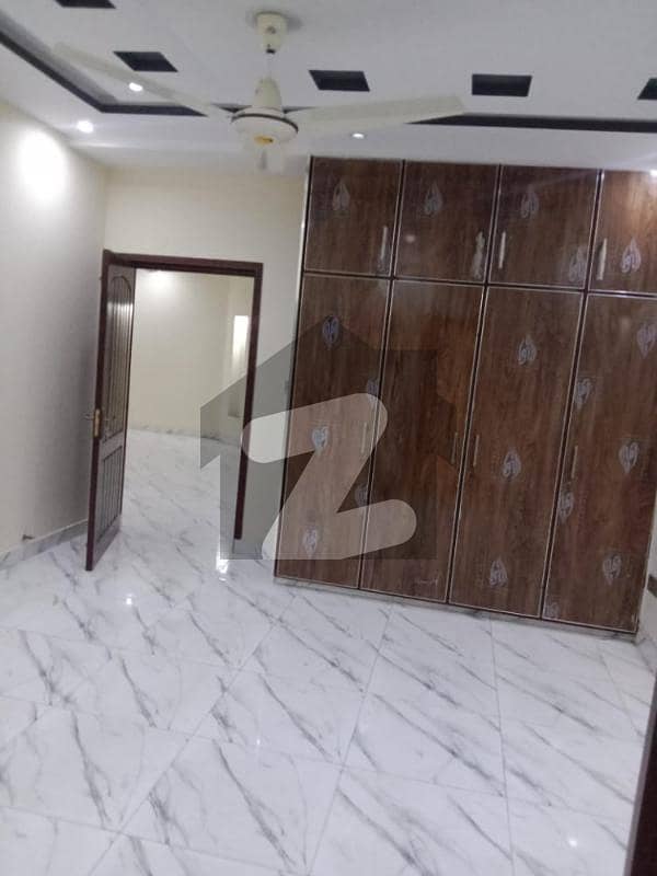 وینس ہاؤسنگ سکیم لاہور میں 5 کمروں کا 10 مرلہ مکان 1 لاکھ میں کرایہ پر دستیاب ہے۔