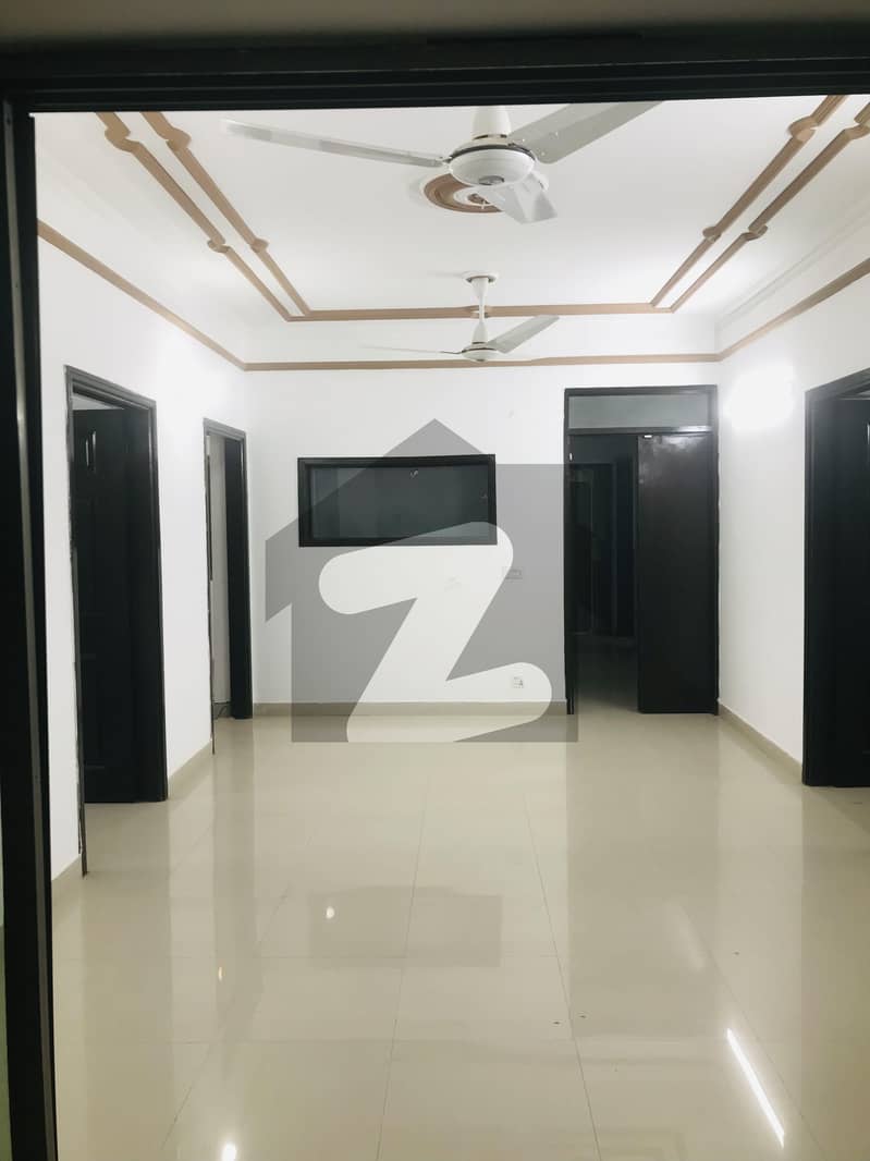 کلفٹن ۔ بلاک 2 کلفٹن کراچی میں 3 کمروں کا 8 مرلہ فلیٹ 75 ہزار میں کرایہ پر دستیاب ہے۔