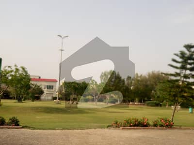 پیراگون سٹی - براڈوے پیراگون سٹی لاہور میں 8 مرلہ کمرشل پلاٹ 2.75 کروڑ میں برائے فروخت۔