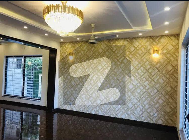 او پی ایف ہاؤسنگ سکیم لاہور میں 10 کمروں کا 1 کنال مکان 3 لاکھ میں کرایہ پر دستیاب ہے۔