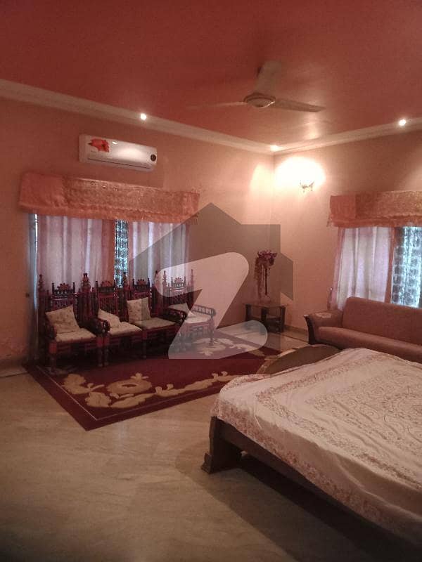 ماڈل ٹاؤن ۔ بلاک ایف ماڈل ٹاؤن لاہور میں 6 کمروں کا 2 کنال مکان 16 کروڑ میں برائے فروخت۔